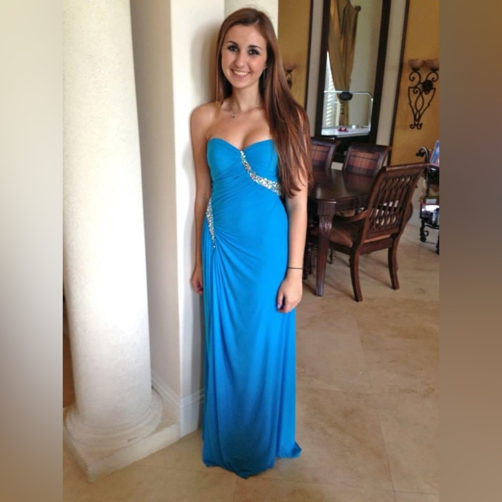 Faviana Size 4 Blue Prom Dress worn once and dry cleaned beautiful on!